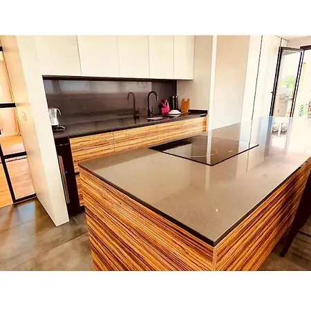 Lovely Penthouse With Pool Apartment *